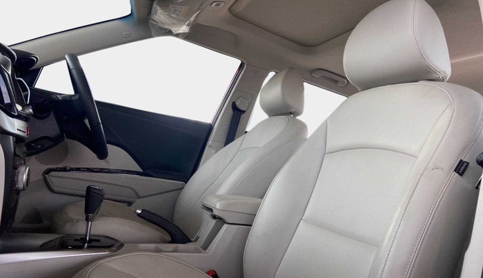 2021 Mahindra XUV300 W8 (O) 1.2 PETROL AMT, Petrol, Automatic, 7,093 km, Right Side Front Door Cabin