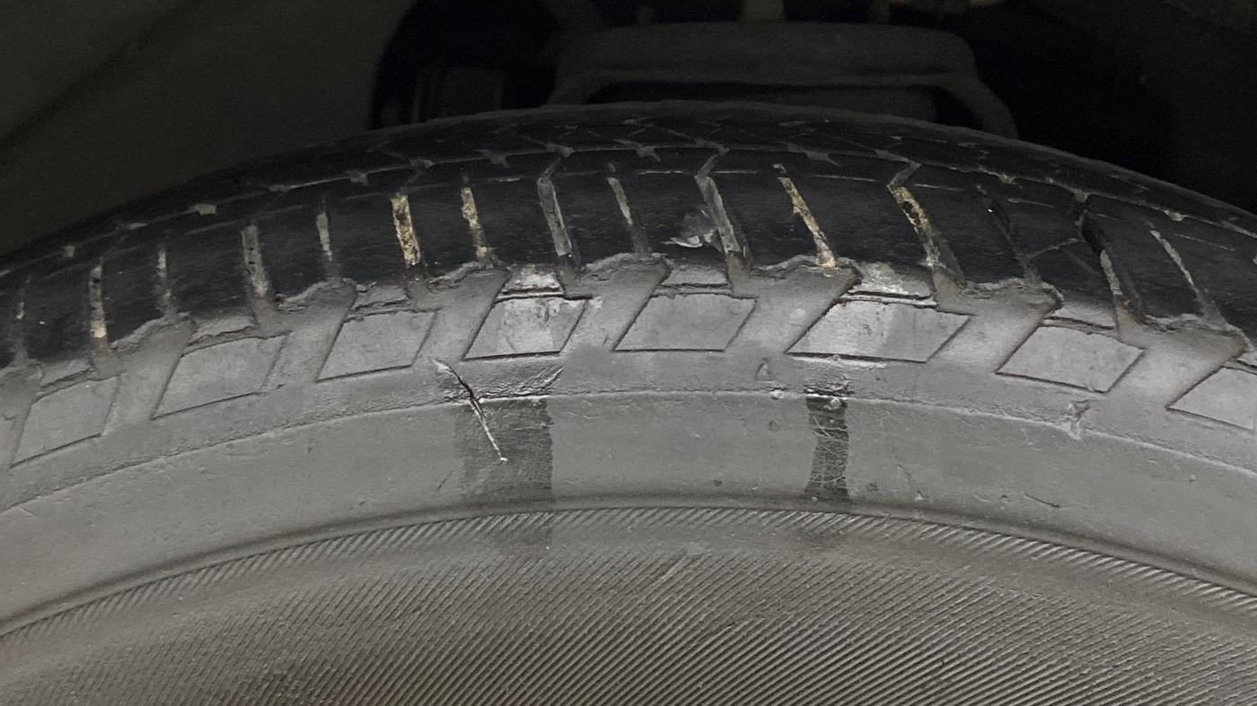 2019 Mahindra ALTURAS G4 4WD AT, Diesel, Automatic, 77,665 km, Left Front Tyre Tread