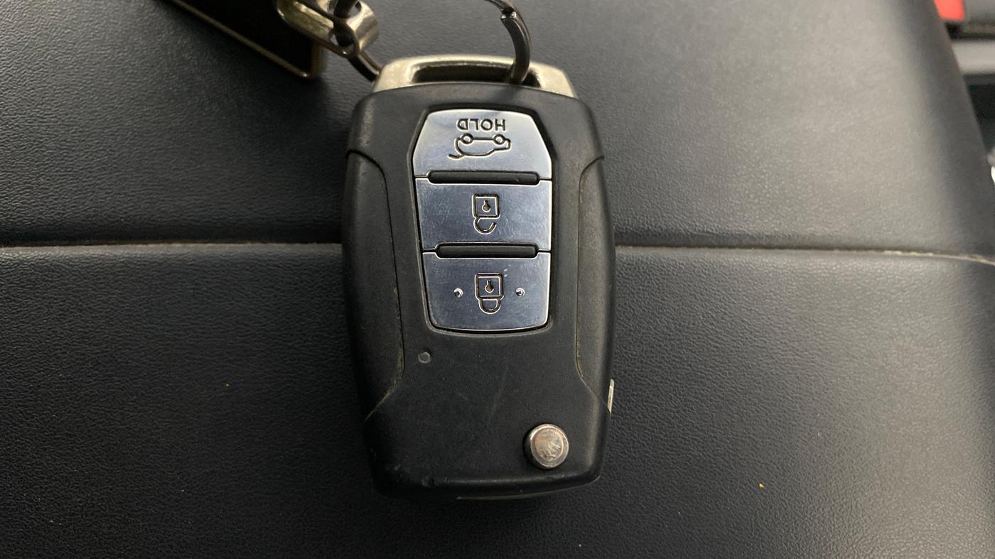 2019 Mahindra ALTURAS G4 4WD AT, Diesel, Automatic, 77,665 km, Key Close Up