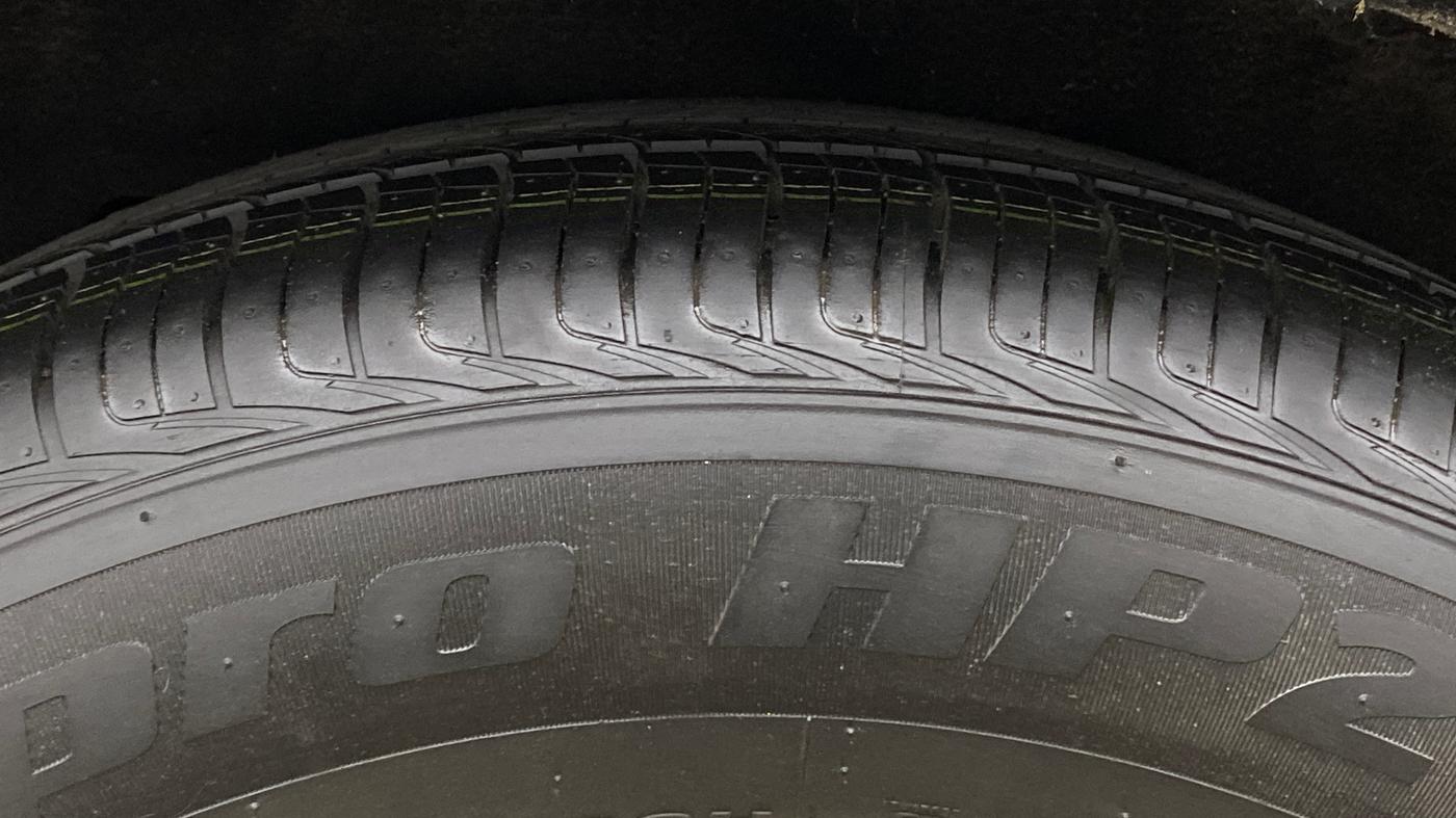 2019 Mahindra ALTURAS G4 4WD AT, Diesel, Automatic, 77,665 km, Right Rear Tyre Tread