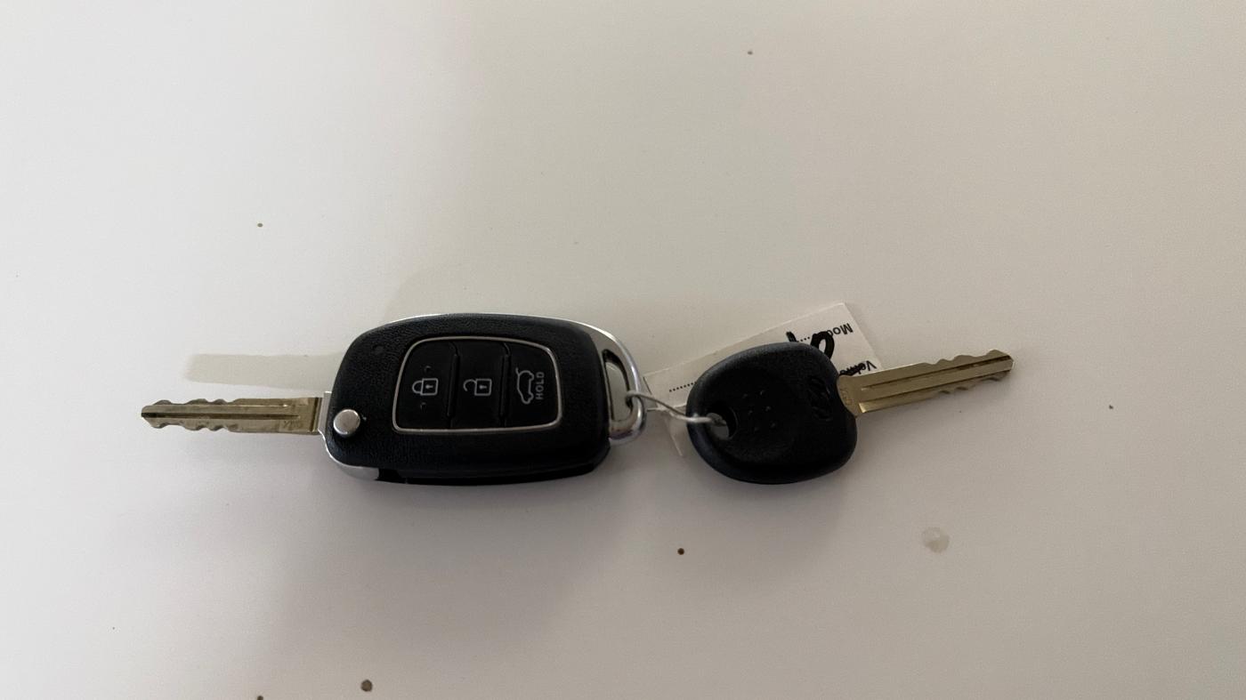 2022 Hyundai VENUE S+ 1.2, Petrol, Manual, 30,871 km, Key Close Up