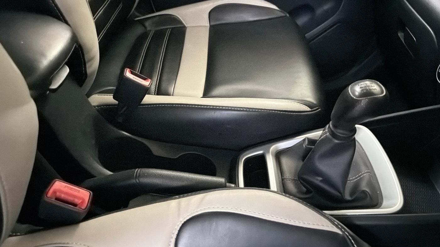 2022 Hyundai VENUE S+ 1.2, Petrol, Manual, 30,871 km, Gear Lever