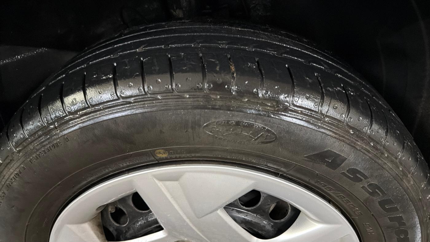 2022 Hyundai VENUE S+ 1.2, Petrol, Manual, 30,871 km, Right Front Tyre Tread