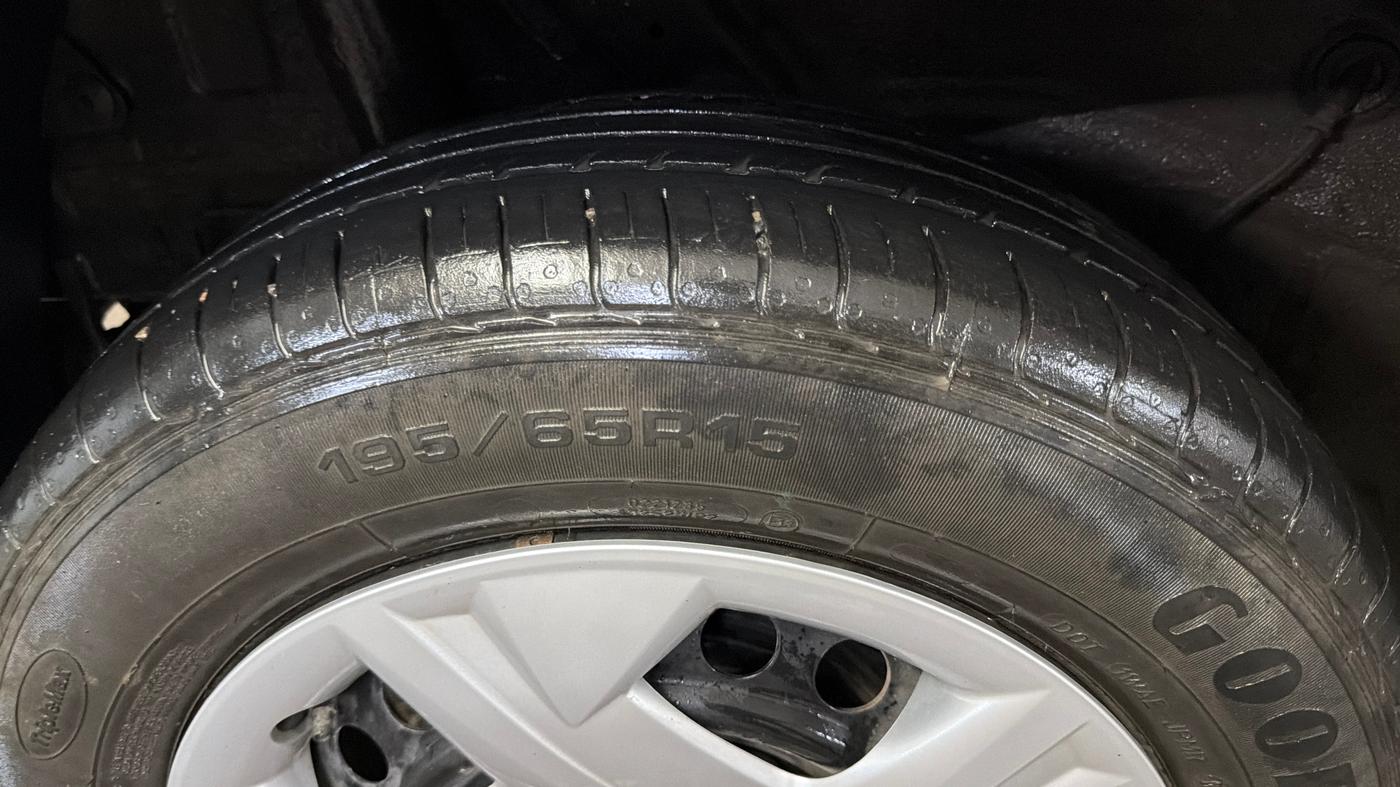 2022 Hyundai VENUE S+ 1.2, Petrol, Manual, 30,871 km, Right Rear Tyre Tread