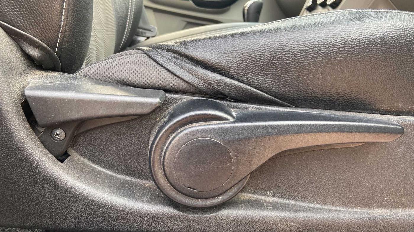 2017 Tata Tiago XZ PETROL, Petrol, Manual, 39,415 km, Driver Side Adjustment Panel