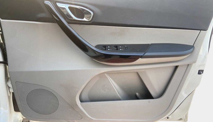 2017 Tata Tiago XZ PETROL, Petrol, Manual, 39,415 km, Driver Side Door Panels Control