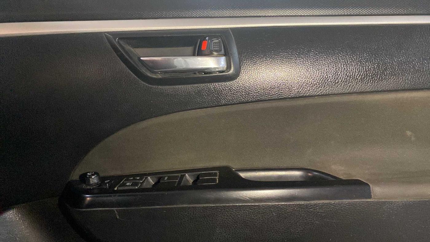 2016 Maruti Swift VXI, Petrol, Manual, 26,214 km, Driver Side Door Panels Control