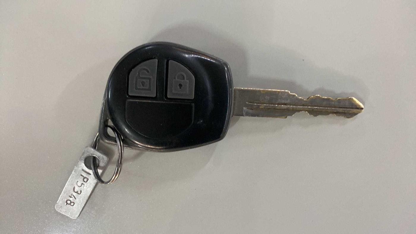 2016 Maruti Swift VXI, Petrol, Manual, 26,214 km, Key Close Up