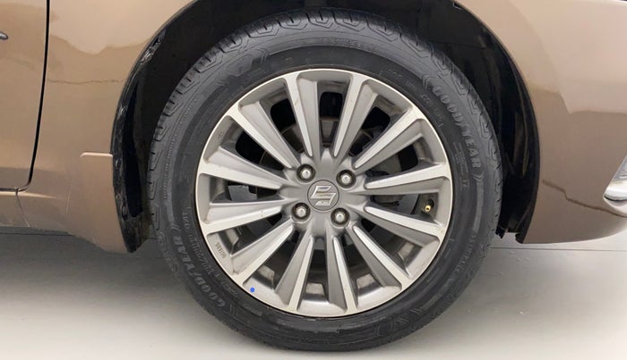 2018 Maruti Ciaz ALPHA  AT 1.5 SHVS PETROL, CNG, Automatic, 74,462 km, Right Front Wheel