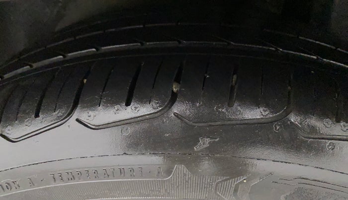 2018 Maruti Ciaz ALPHA  AT 1.5 SHVS PETROL, CNG, Automatic, 74,462 km, Left Rear Tyre Tread