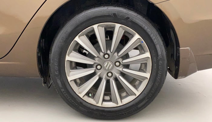 2018 Maruti Ciaz ALPHA  AT 1.5 SHVS PETROL, CNG, Automatic, 74,462 km, Left Rear Wheel