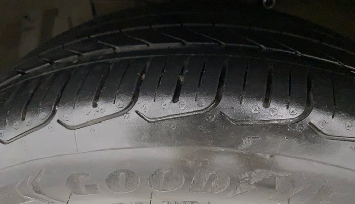 2018 Maruti Ciaz ALPHA  AT 1.5 SHVS PETROL, CNG, Automatic, 74,462 km, Left Front Tyre Tread