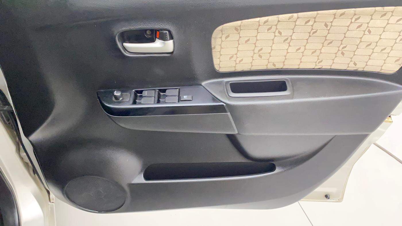 2017 Maruti Wagon R 1.0 VXI, Petrol, Manual, 35,643 km, Driver Side Door Panels Control