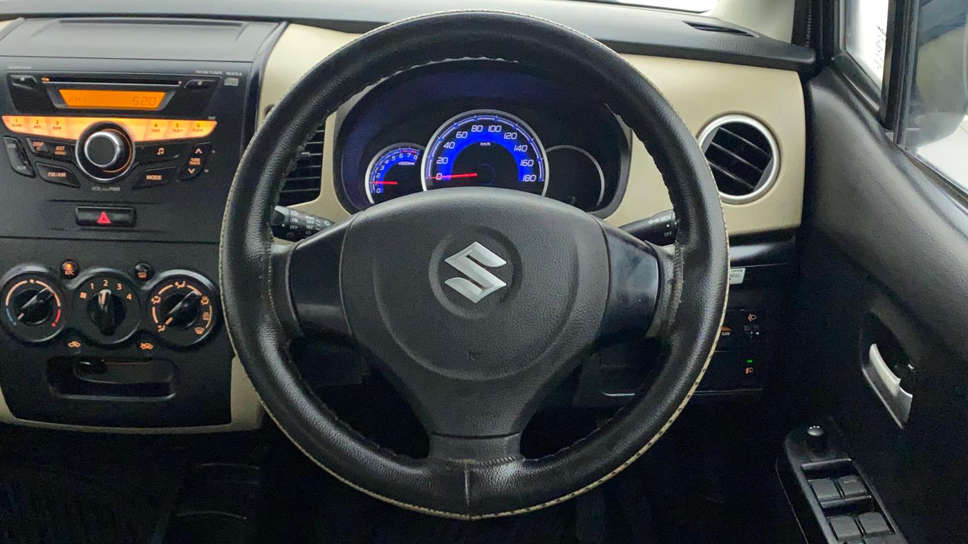 2017 Maruti Wagon R 1.0 VXI, Petrol, Manual, 35,643 km, Steering Wheel Close Up