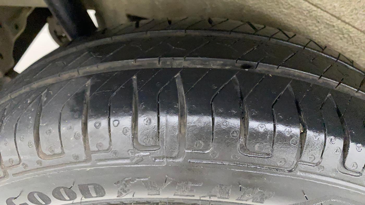 2017 Maruti Wagon R 1.0 VXI, Petrol, Manual, 35,643 km, Right Rear Tyre Tread