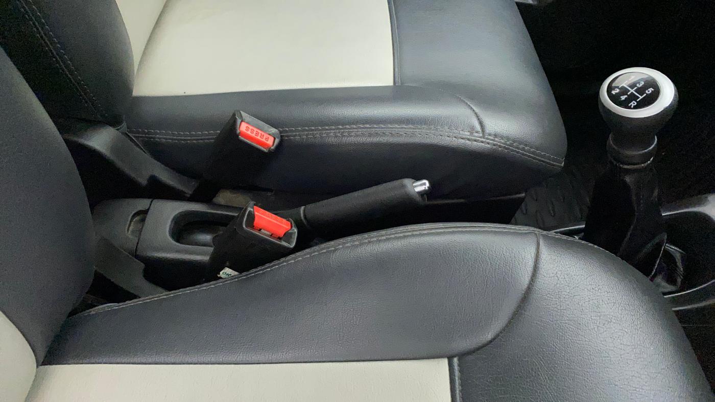 2017 Maruti Wagon R 1.0 VXI, Petrol, Manual, 35,643 km, Gear Lever