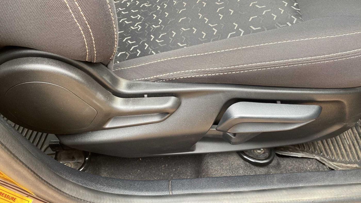 2022 Tata Tiago XZ PLUS CNG, CNG, Manual, 16,915 km, Driver Side Adjustment Panel
