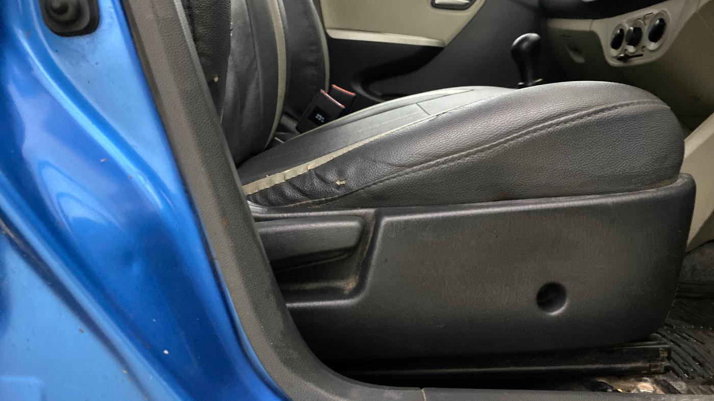 2016 Maruti Alto K10 VXI, Petrol, Manual, 42,803 km, Driver Side Adjustment Panel