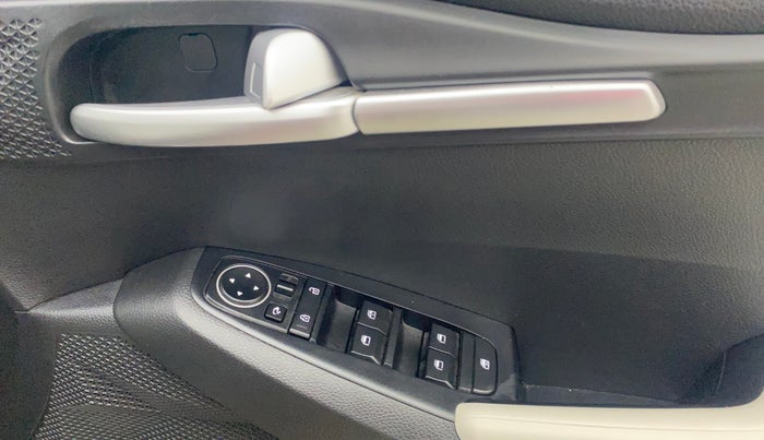 2022 KIA SELTOS HTK PLUS 1.5 DIESEL IMT, Diesel, Manual, 70,386 km, Driver Side Door Panels Control