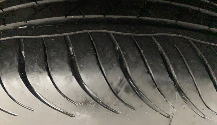 2022 KIA SELTOS HTK PLUS 1.5 DIESEL IMT, Diesel, Manual, 70,386 km, Right Front Tyre Tread