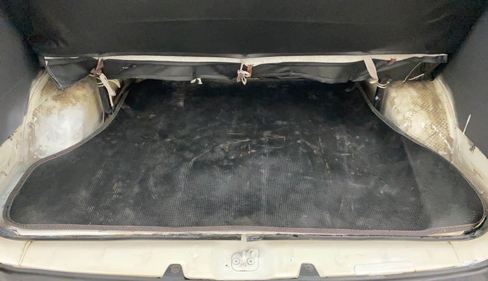 2017 Maruti OMNI E 8 STR, Petrol, Manual, 48,543 km, Boot Inside