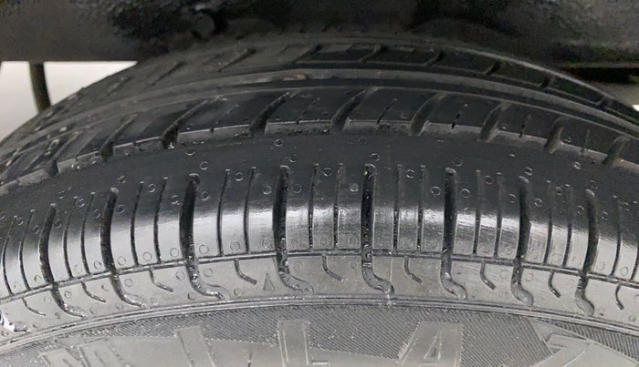 2017 Maruti OMNI E 8 STR, Petrol, Manual, 48,543 km, Left Rear Tyre Tread