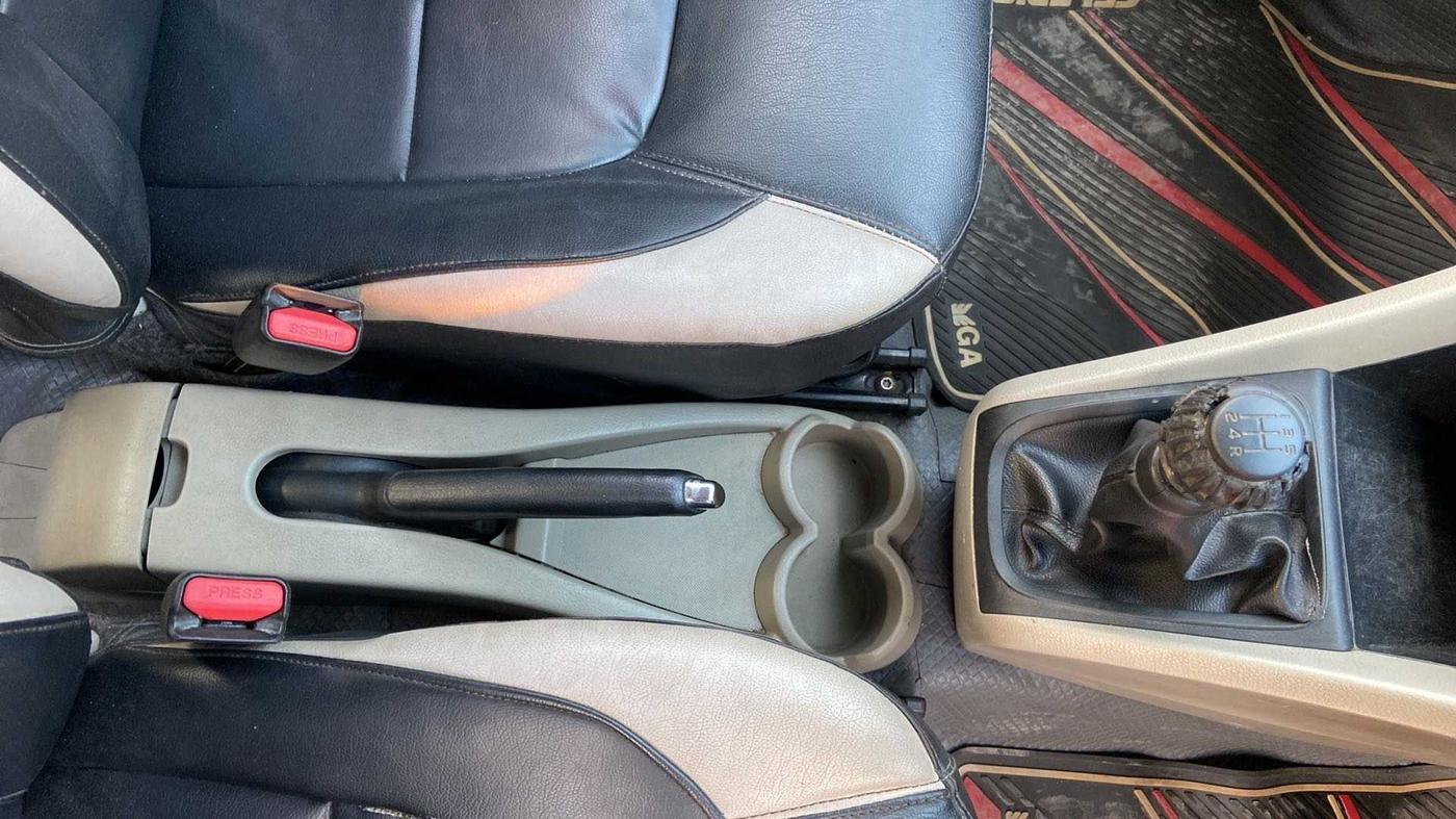 2014 Maruti Celerio VXI, Petrol, Manual, 1,03,714 km, Gear Lever