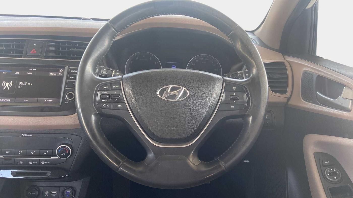 2018 Hyundai Elite i20 ASTA 1.2 (O), Petrol, Manual, 72,994 km, Steering Wheel Close Up