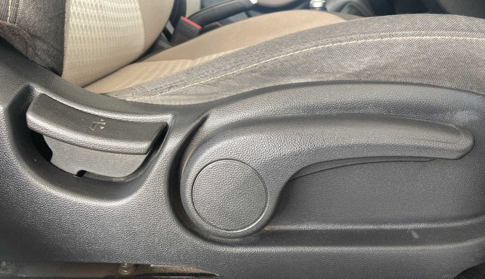2018 Hyundai Elite i20 ASTA 1.2 (O), Petrol, Manual, 72,994 km, Driver Side Adjustment Panel