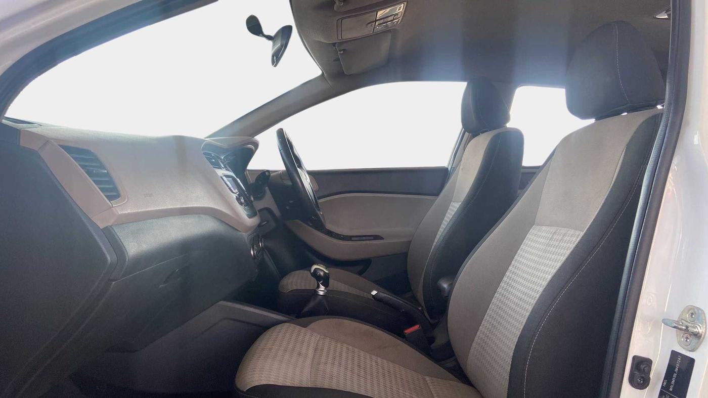 2018 Hyundai Elite i20 ASTA 1.2 (O), Petrol, Manual, 72,994 km, Right Side Front Door Cabin