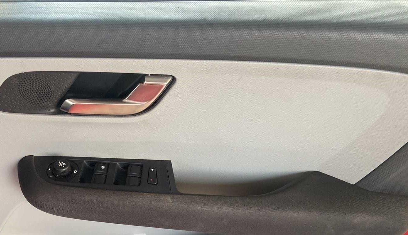 2020 Tata ALTROZ XZ PETROL, Petrol, Manual, 29,960 km, Driver Side Door Panels Control
