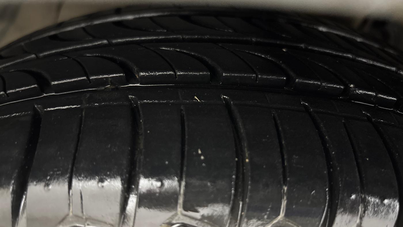 2017 Ford Figo Aspire TREND 1.2 PETROL, Petrol, Manual, 57,874 km, Left Front Tyre Tread