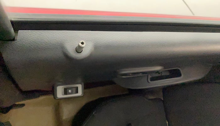 2019 Datsun Redi Go A, Petrol, Manual, 52,453 km, Lock system - Door lock knob has minor damage
