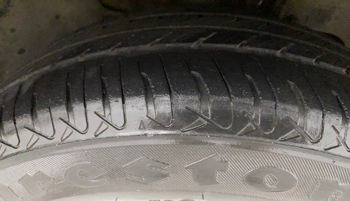2016 Tata Tiago XZ PETROL, Petrol, Manual, 68,327 km, Right Front Tyre Tread