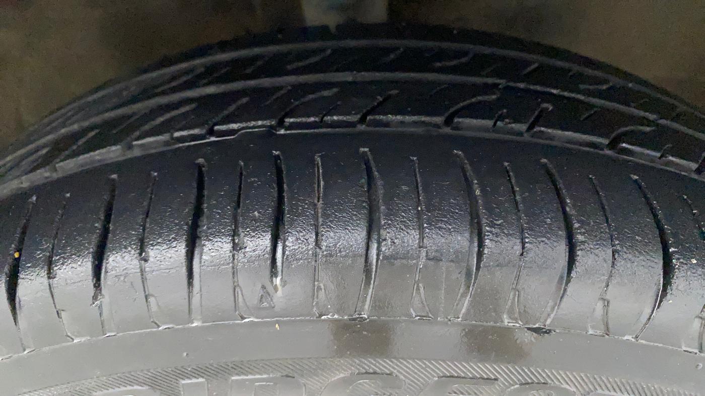 2016 Maruti Wagon R 1.0 VXI, Petrol, Manual, 65,867 km, Right Front Tyre Tread