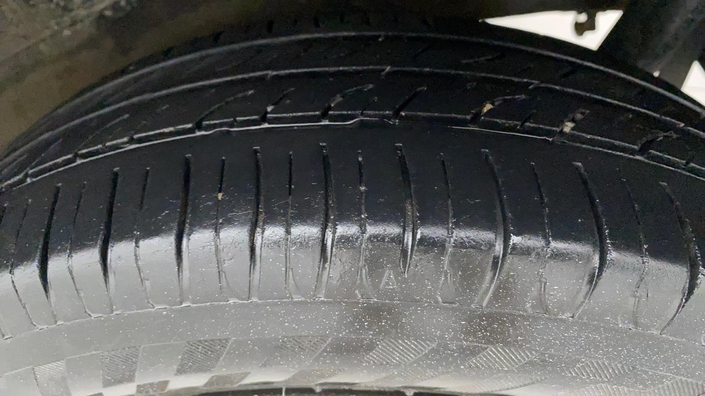 2016 Maruti Wagon R 1.0 VXI, Petrol, Manual, 65,867 km, Left Rear Tyre Tread
