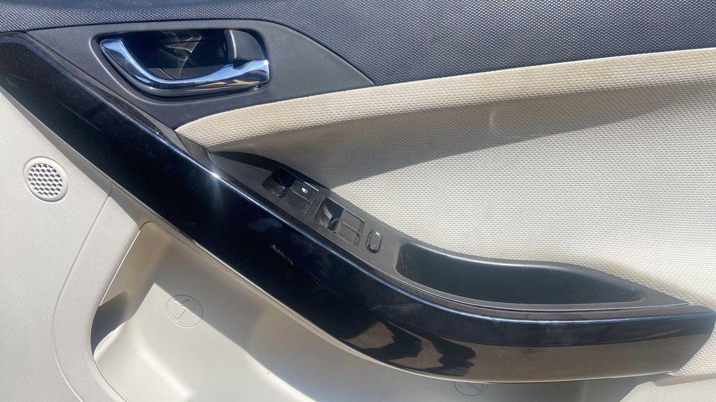 2022 Tata NEXON XZ PLUS (HS) PETROL DUAL TONE, Petrol, Manual, 16,557 km, Driver Side Door Panels Control