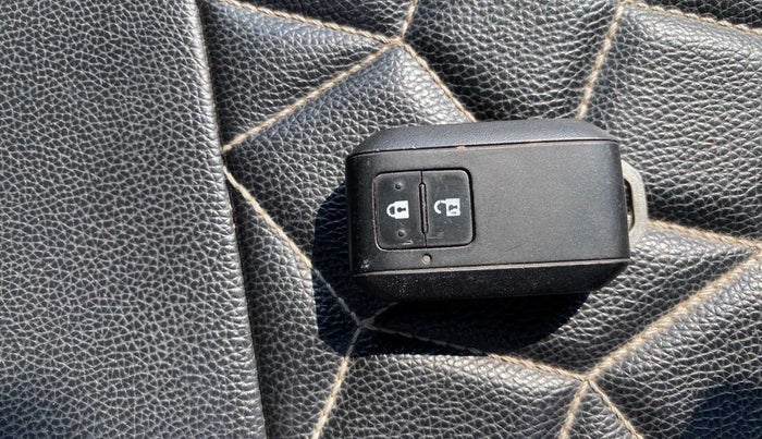 2021 Maruti Baleno ZETA PETROL 1.2, Petrol, Manual, 23,770 km, Key Close Up