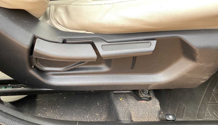 2019 Hyundai VENUE SX 1.0 TURBO, Petrol, Manual, 44,180 km, Driver Side Adjustment Panel