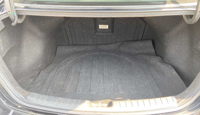 2018 Hyundai New Elantra 2.0 SX(O) AT PETROL, Petrol, Automatic, 67,245 km, Boot Inside