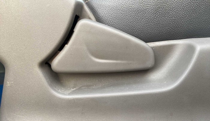 2016 Datsun Redi Go T (O), Petrol, Manual, 56,664 km, Driver Side Adjustment Panel