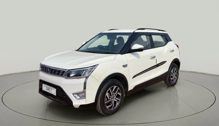 2022 Mahindra XUV300 W8 (O) 1.2 PETROL, Petrol, Manual, 23,604 km, Left Front Diagonal