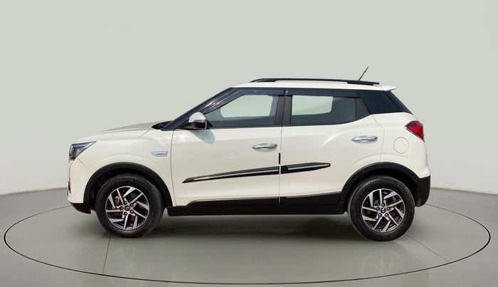 2022 Mahindra XUV300 W8 (O) 1.2 PETROL, Petrol, Manual, 23,604 km, Left Side