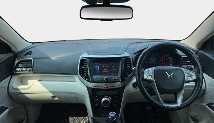 2022 Mahindra XUV300 W8 (O) 1.2 PETROL, Petrol, Manual, 23,604 km, Dashboard