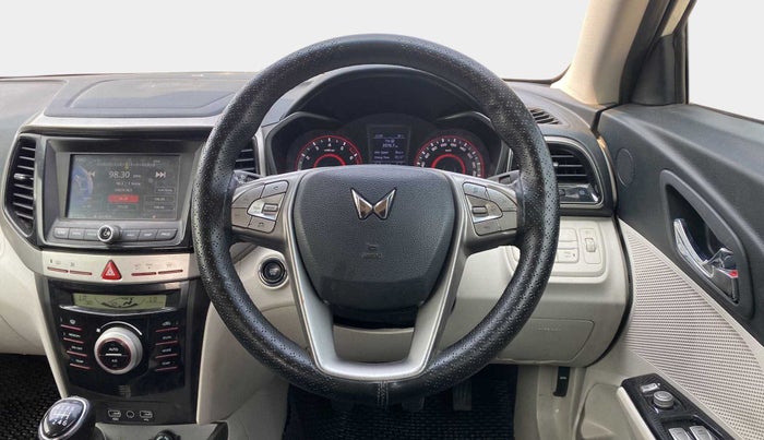 2022 Mahindra XUV300 W8 (O) 1.2 PETROL, Petrol, Manual, 23,604 km, Steering Wheel Close Up