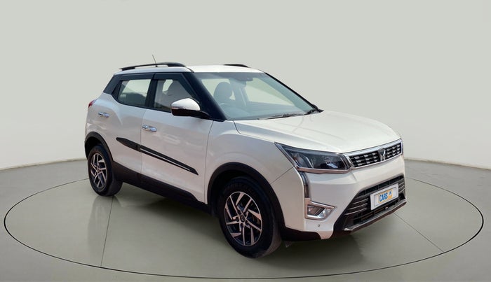 2022 Mahindra XUV300 W8 (O) 1.2 PETROL, Petrol, Manual, 23,604 km, Right Front Diagonal