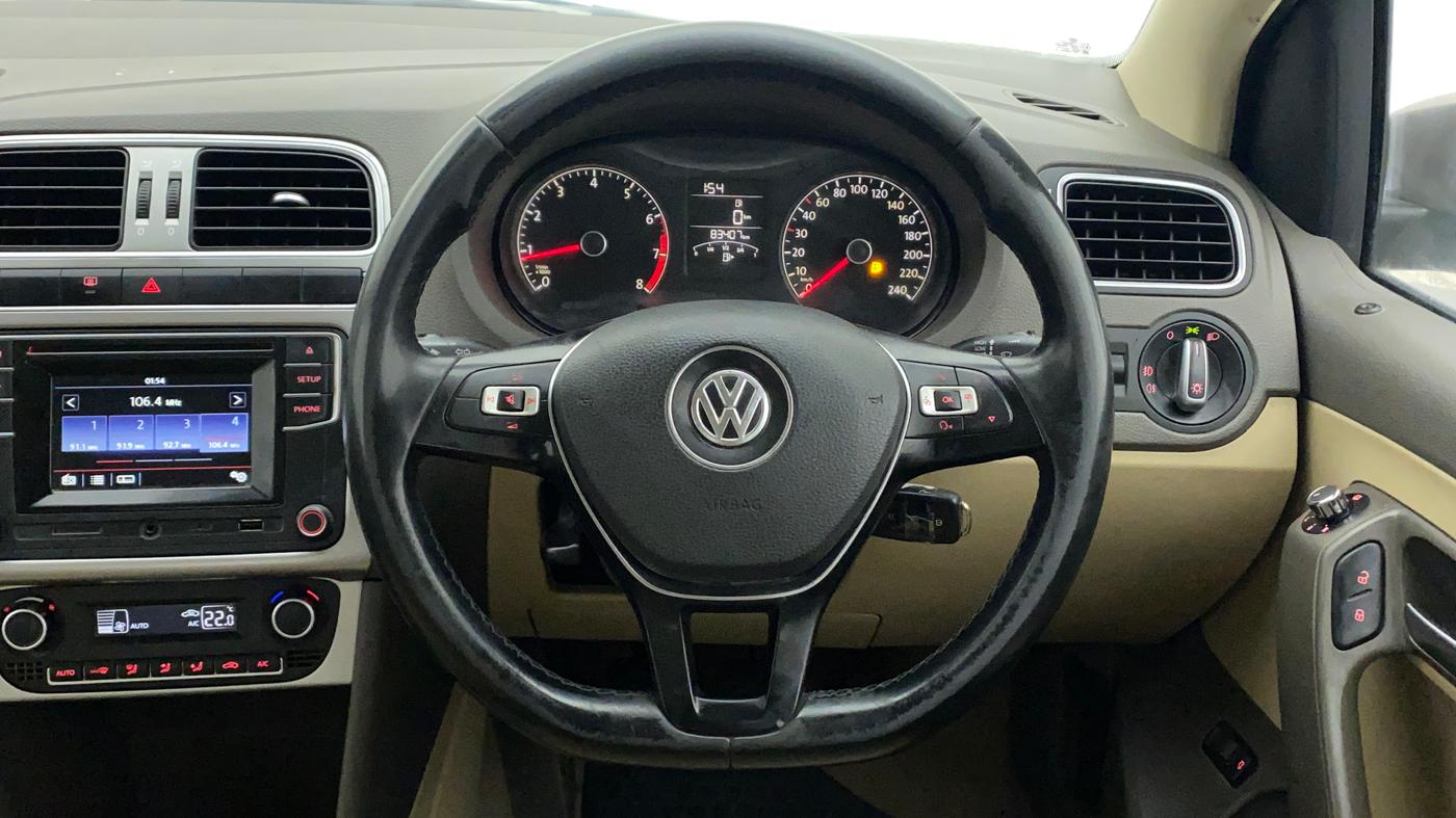 2016 Volkswagen Vento HIGHLINE 1.6 MPI, Petrol, Manual, 83,573 km, Steering Wheel Close Up