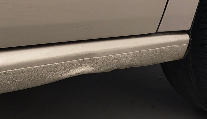 2016 Volkswagen Vento HIGHLINE 1.6 MPI, Petrol, Manual, 83,573 km, Right running board - Slightly dented