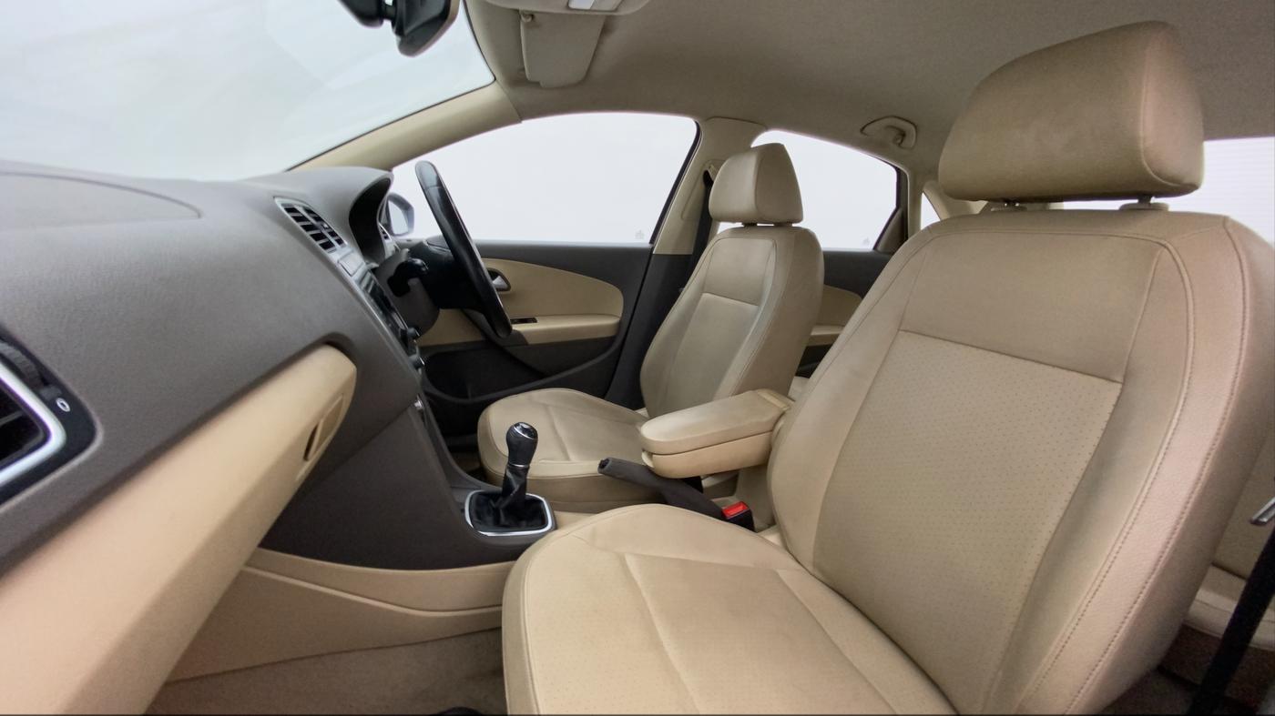 2016 Volkswagen Vento HIGHLINE 1.6 MPI, Petrol, Manual, 83,573 km, Right Side Front Door Cabin