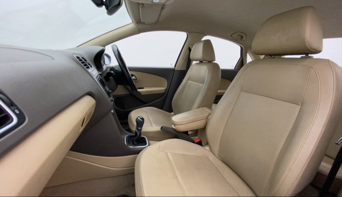 2016 Volkswagen Vento HIGHLINE 1.6 MPI, Petrol, Manual, 83,573 km, Right Side Front Door Cabin